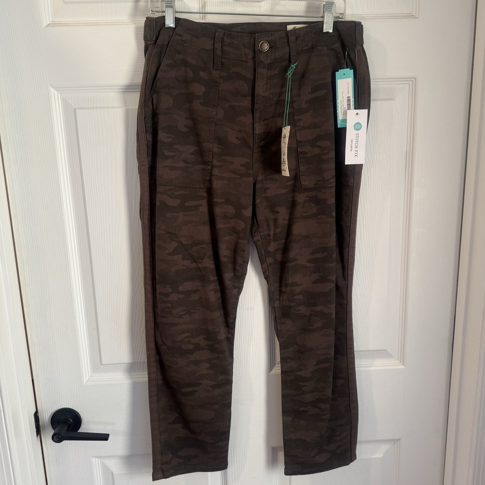 COSMIC BLUE LOVE CAMO PRINT CROPPED CARGO PANTS Women Size 30 GREEN CAMOUFLAGE